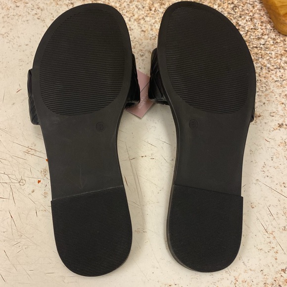 3/$20 sandals - Picture 3 of 9